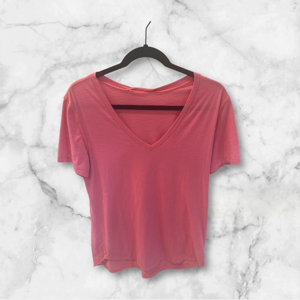 Lululemon Women’s Pink Short Sleeve V neck pullover t shirt ! EUC!